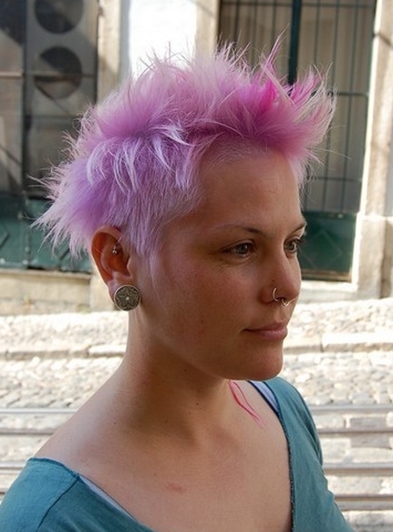 odważne cieniowane fryzury krótkie włosy różowe, uczesanie damskie zdjęcie numer 118A